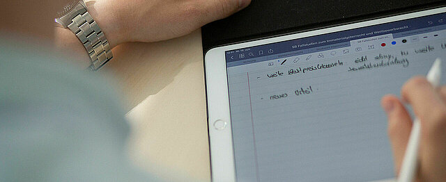 Blick auf ein Tablet