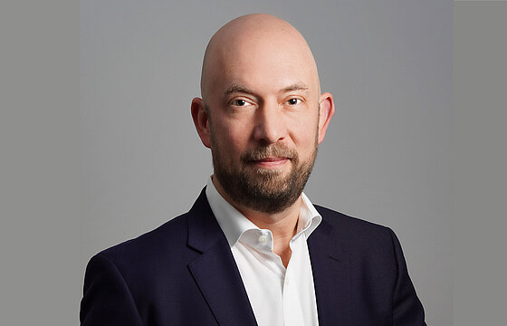 Eine Person im Halbportrait