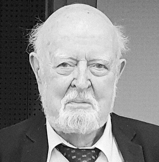 schwarz-weißes Porträtbild Prof. Hiestand