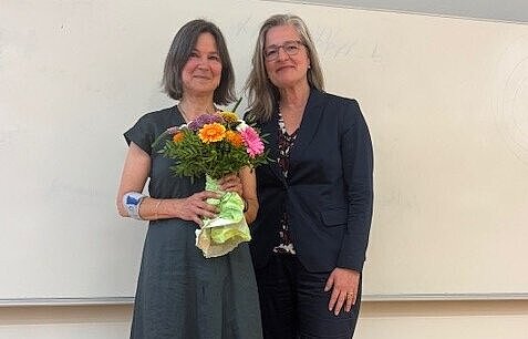 Professorin Simone Ditz und Dekanin Ulli Seegers