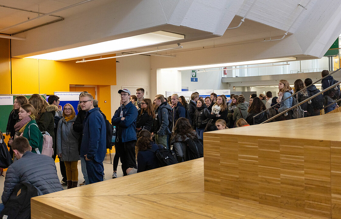 Studierende bei der Erstsemesterbegrüßung im Wintersemester 2020