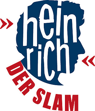 Seitliche Illustration in blau vom Kopf Heinrich Heines. Im Kopf steht das Wort Heinrich in der Farbe. Unterhalb der Illustration der Ausdruck der Slam in rot.