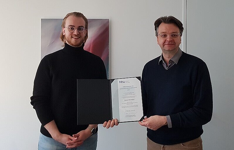 Moritz Draschner und Dekan Prof. Achim Landwehr