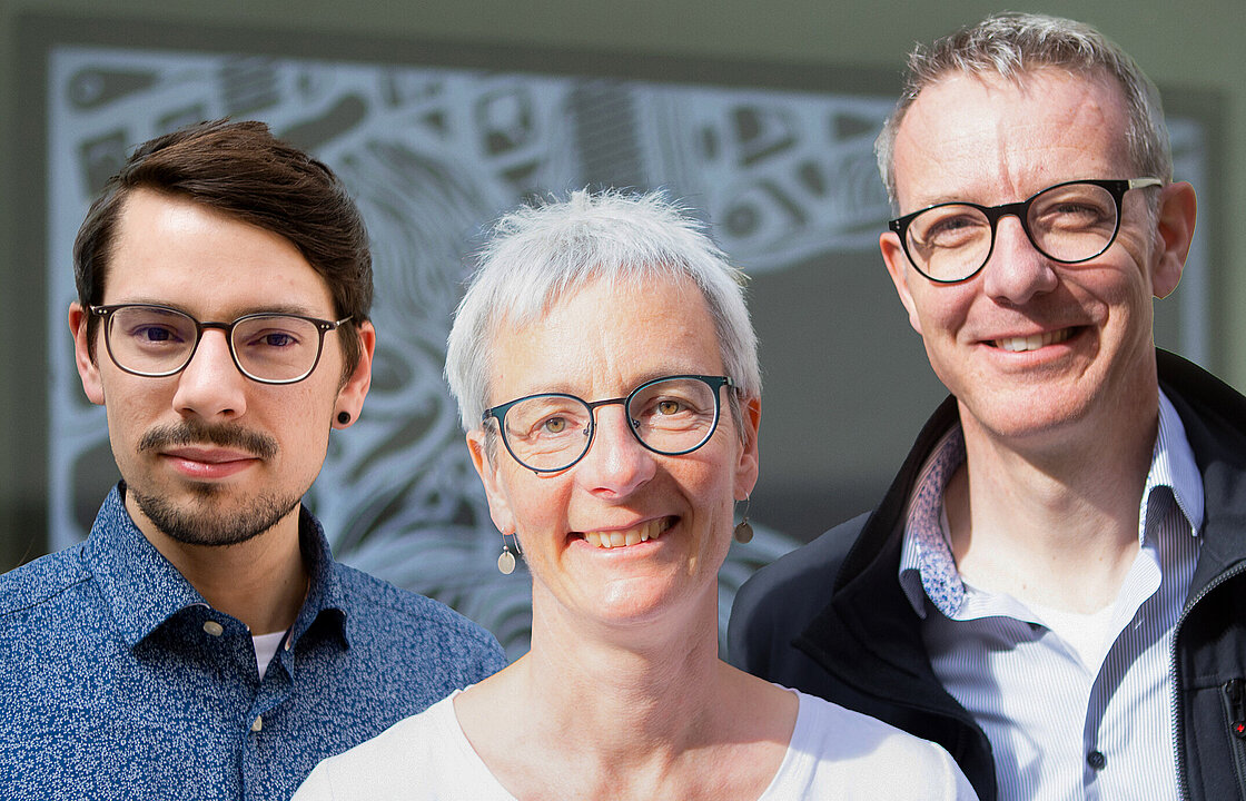 Gruppenbild von links nach rechts: Prof. Thomas Thiemeyer, Prof. Ulrike von Luxburg und Dr. Tim Schaffarczik 
