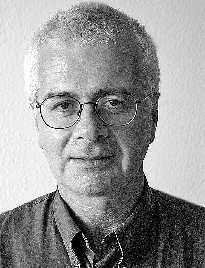 Schwarzweißes Porträtbild von Axel Bühler